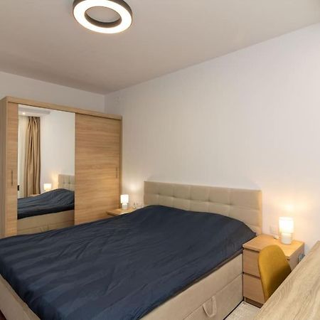 Georgi'S 1 Bedroom Quiet Apartment With Garage โซเฟีย ภายนอก รูปภาพ