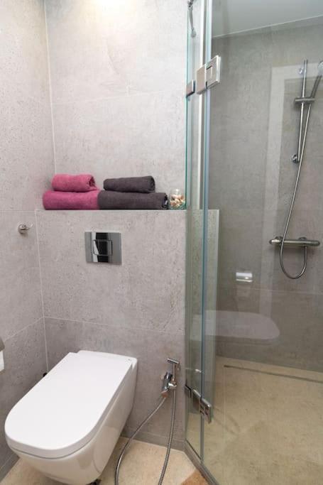 Georgi'S 1 Bedroom Quiet Apartment With Garage โซเฟีย ภายนอก รูปภาพ